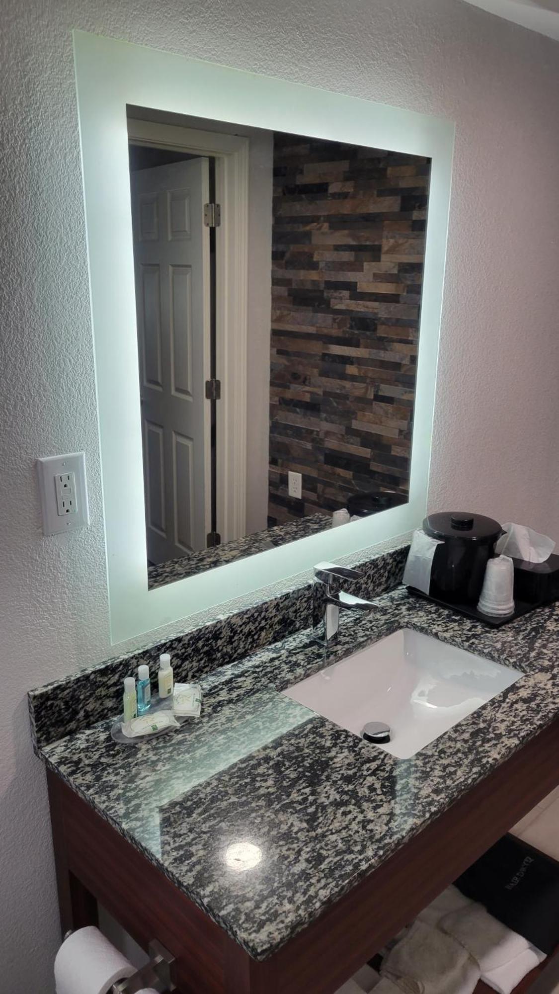 Quality Inn Forsyth Near Ga Public Safety Training Center Luaran gambar